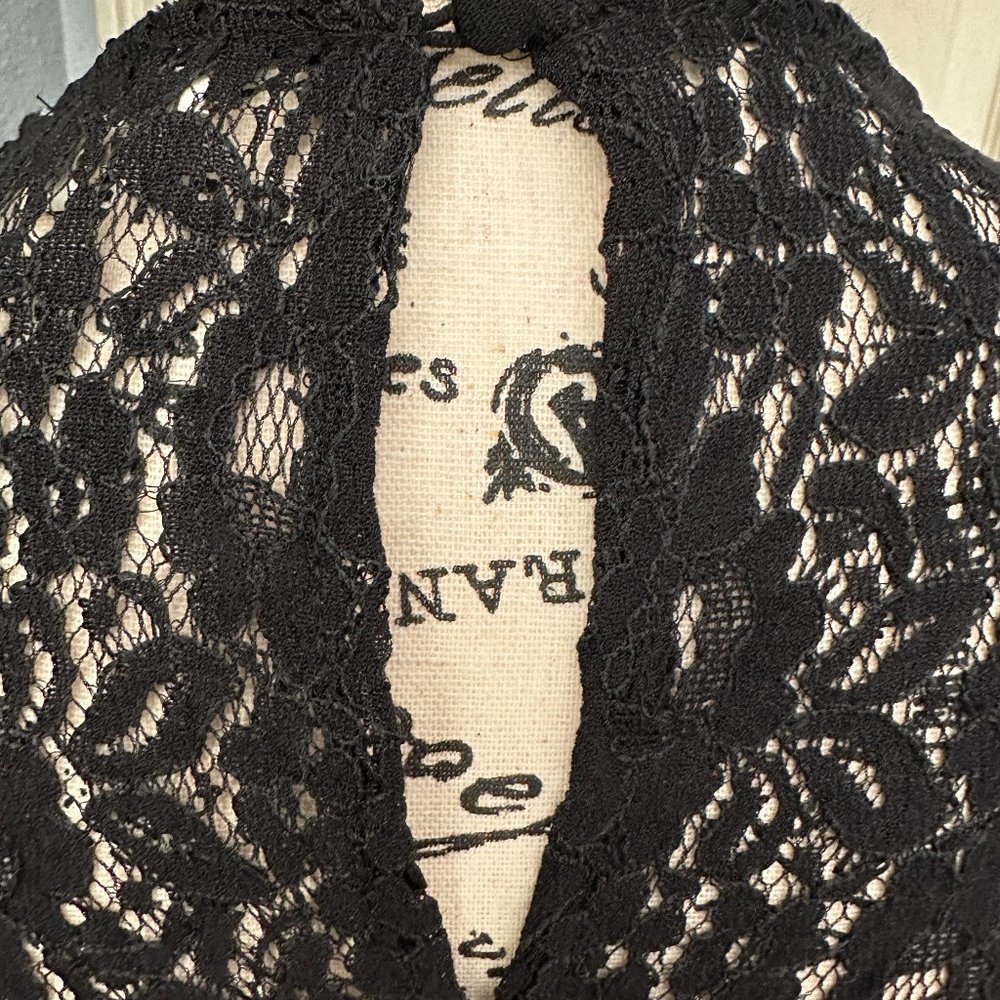 Sheer Black Lace Long bell-shape sleeve w/front cutout - Picture 6 of 8